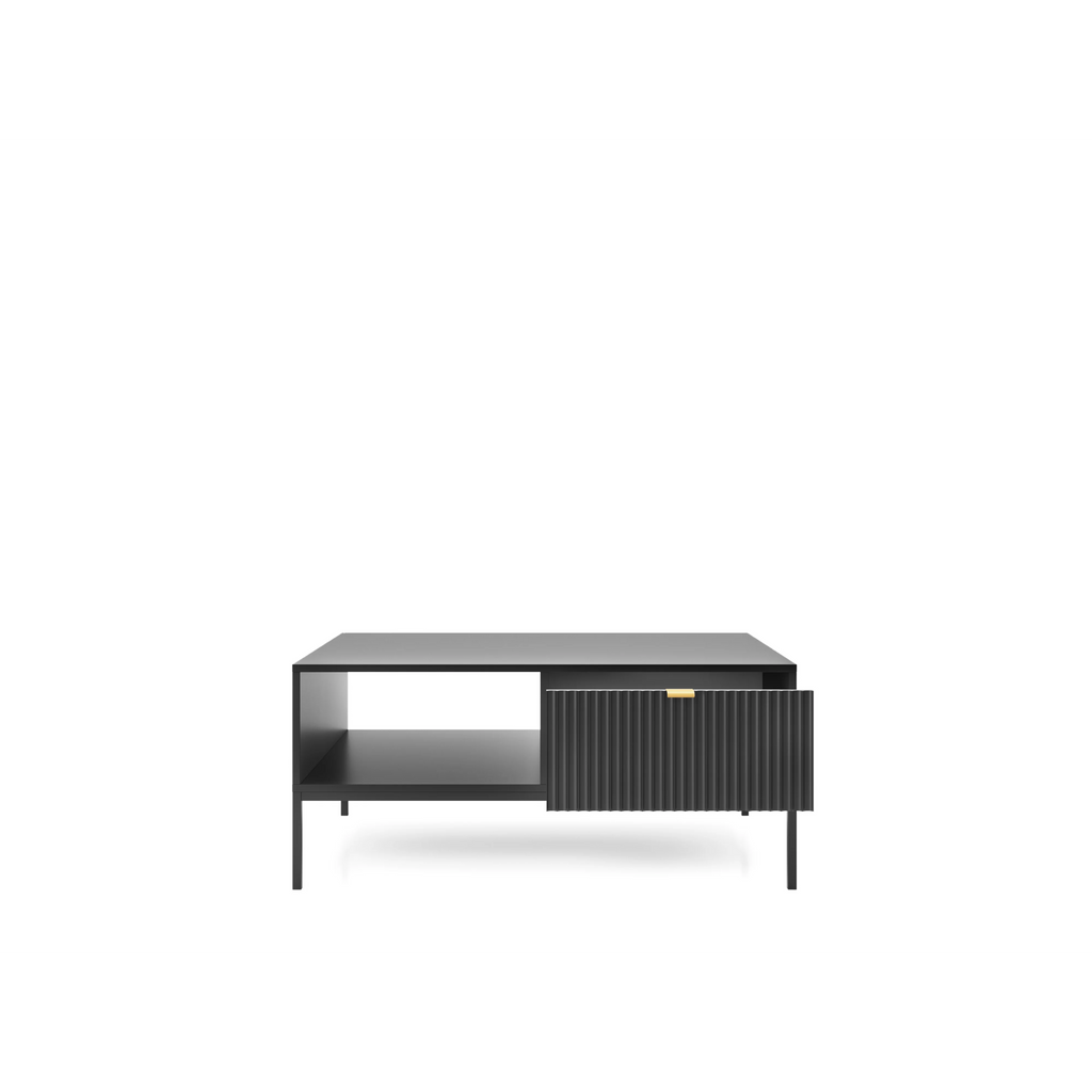 Stolik kawowy LUMI 1S – 104 cm, czarny, ryflowany front, czarne nóżki