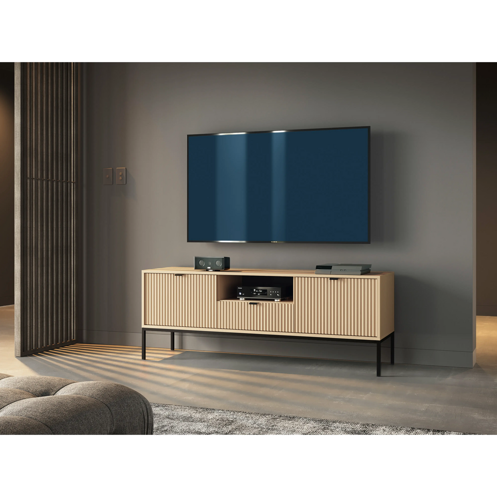 Szafka RTV LUMI 154 cm – dąb Vicenza, ryflowane fronty, czarne nóżki