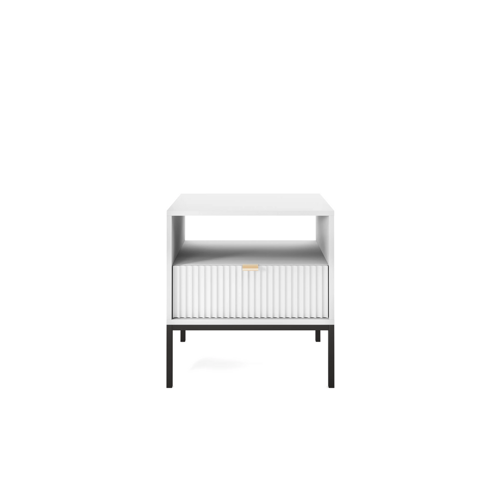 Stolik nocny LUMI 1S – 54 cm, biały, ryflowany front, czarne nóżki
