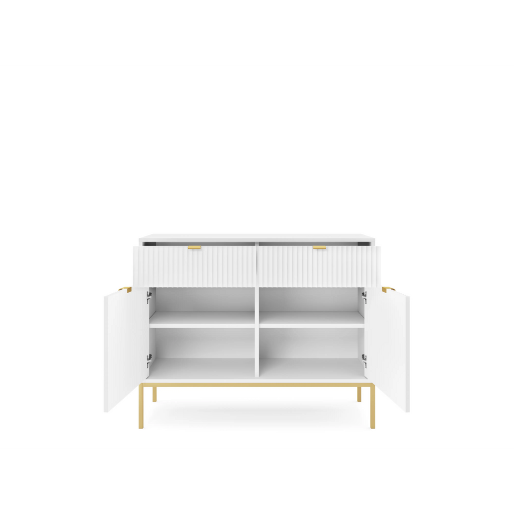 Komoda LUMI 2D2S – 104 cm, biała, ryflowane fronty, złote nóżki
