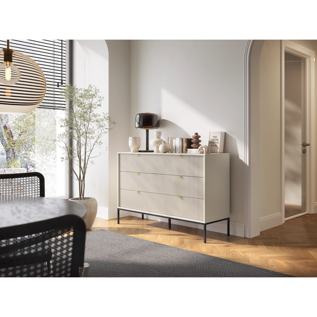 Komoda LUMI 6S – 154 cm, kaszmir, ryflowane fronty, czarne nóżki