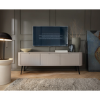 Szafka RTV VELORA 3D 168 cm – kaszmir, ryflowane fronty, czarne nóżki